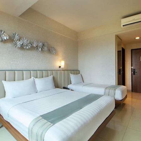 Solaris Hotel Malang Buitenkant foto