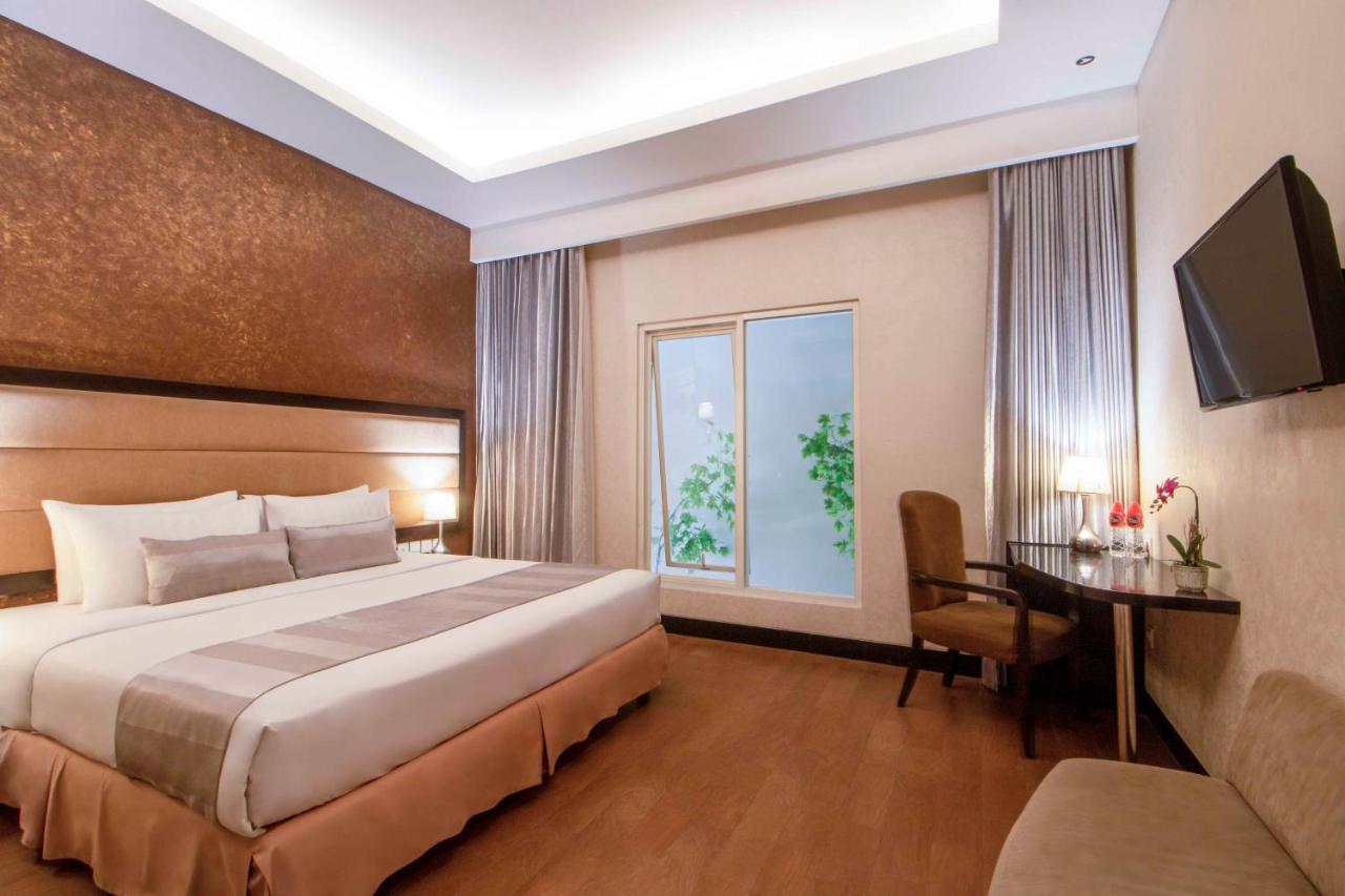 Solaris Hotel Malang Buitenkant foto
