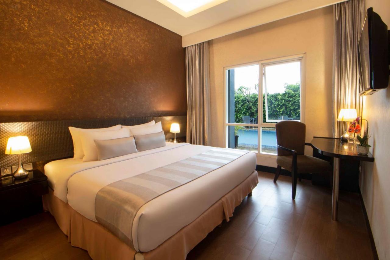 Solaris Hotel Malang Buitenkant foto