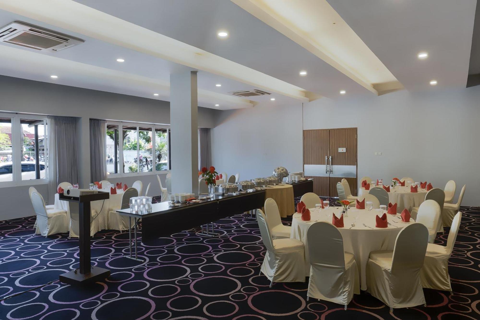 Solaris Hotel Malang Buitenkant foto