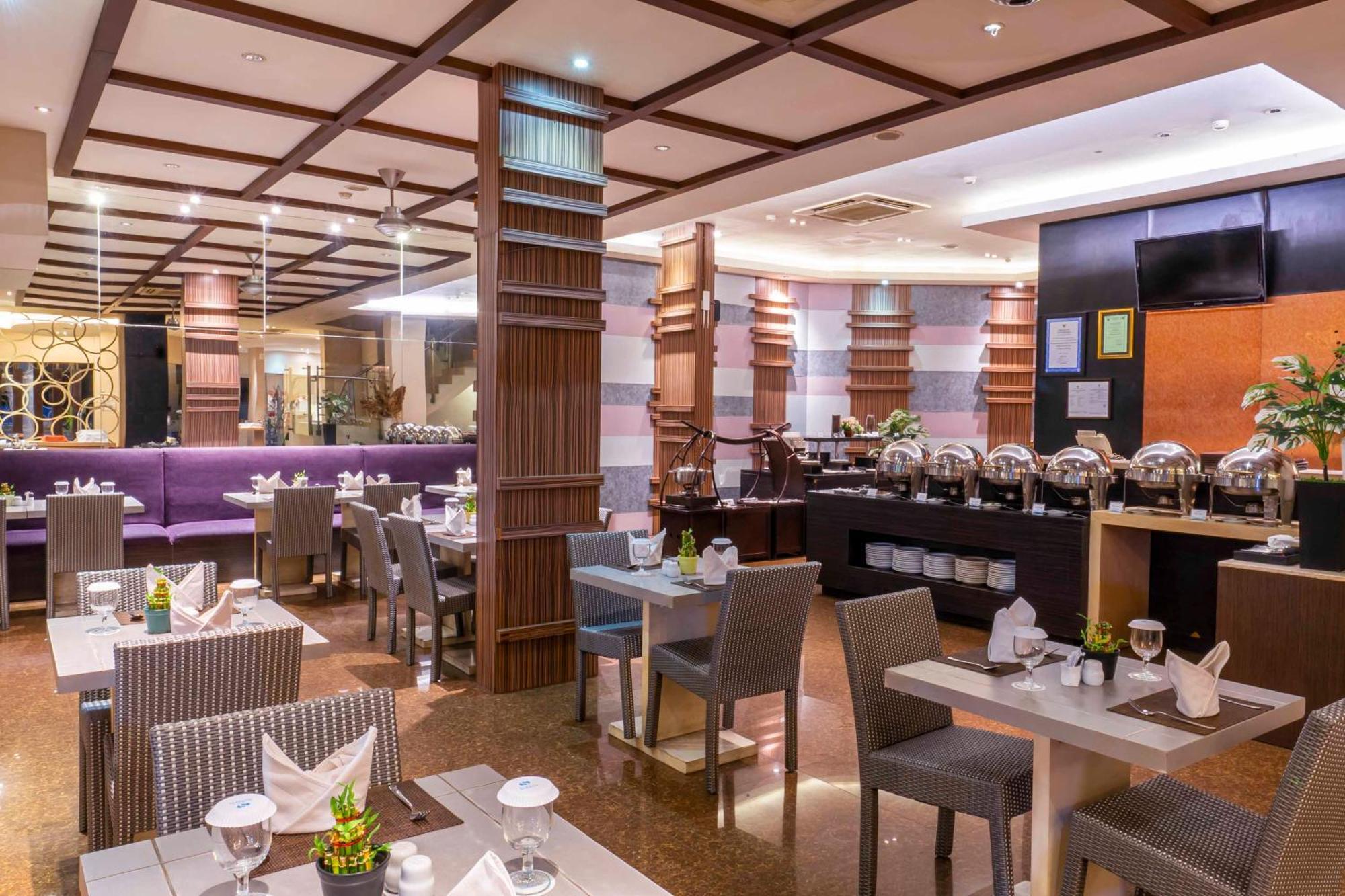 Solaris Hotel Malang Buitenkant foto