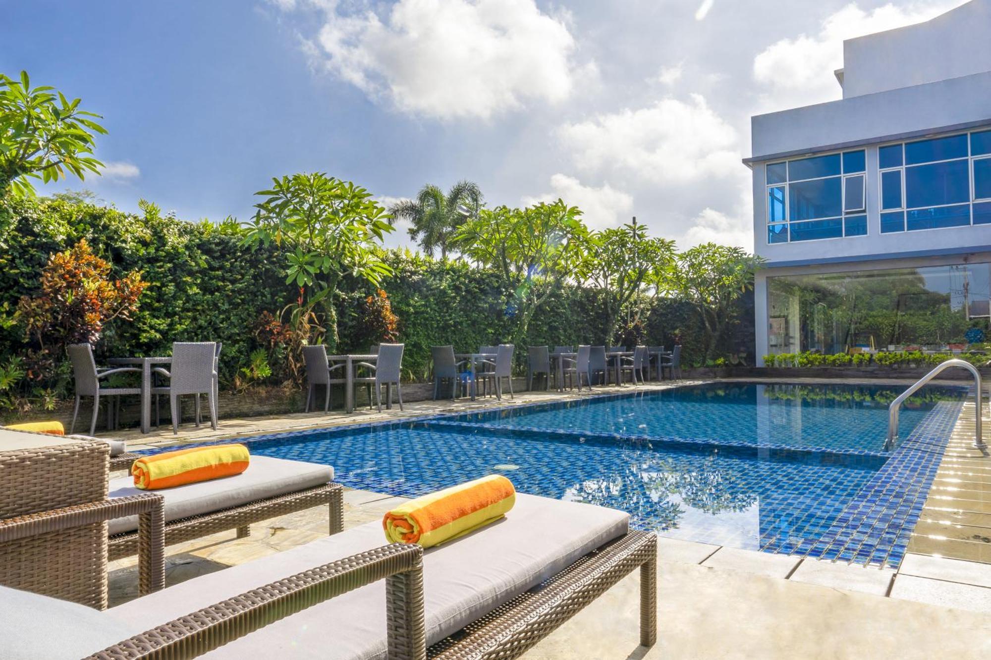 Solaris Hotel Malang Buitenkant foto