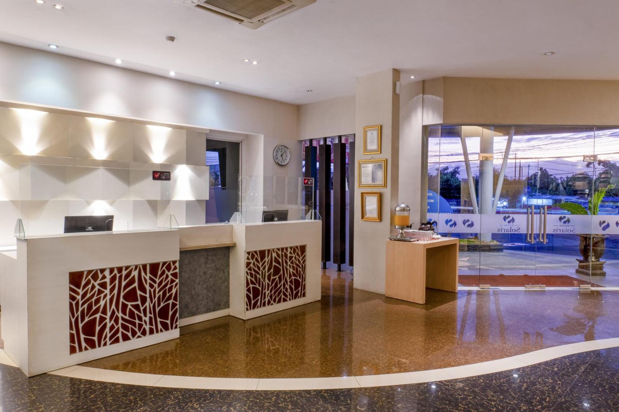 Solaris Hotel Malang Buitenkant foto