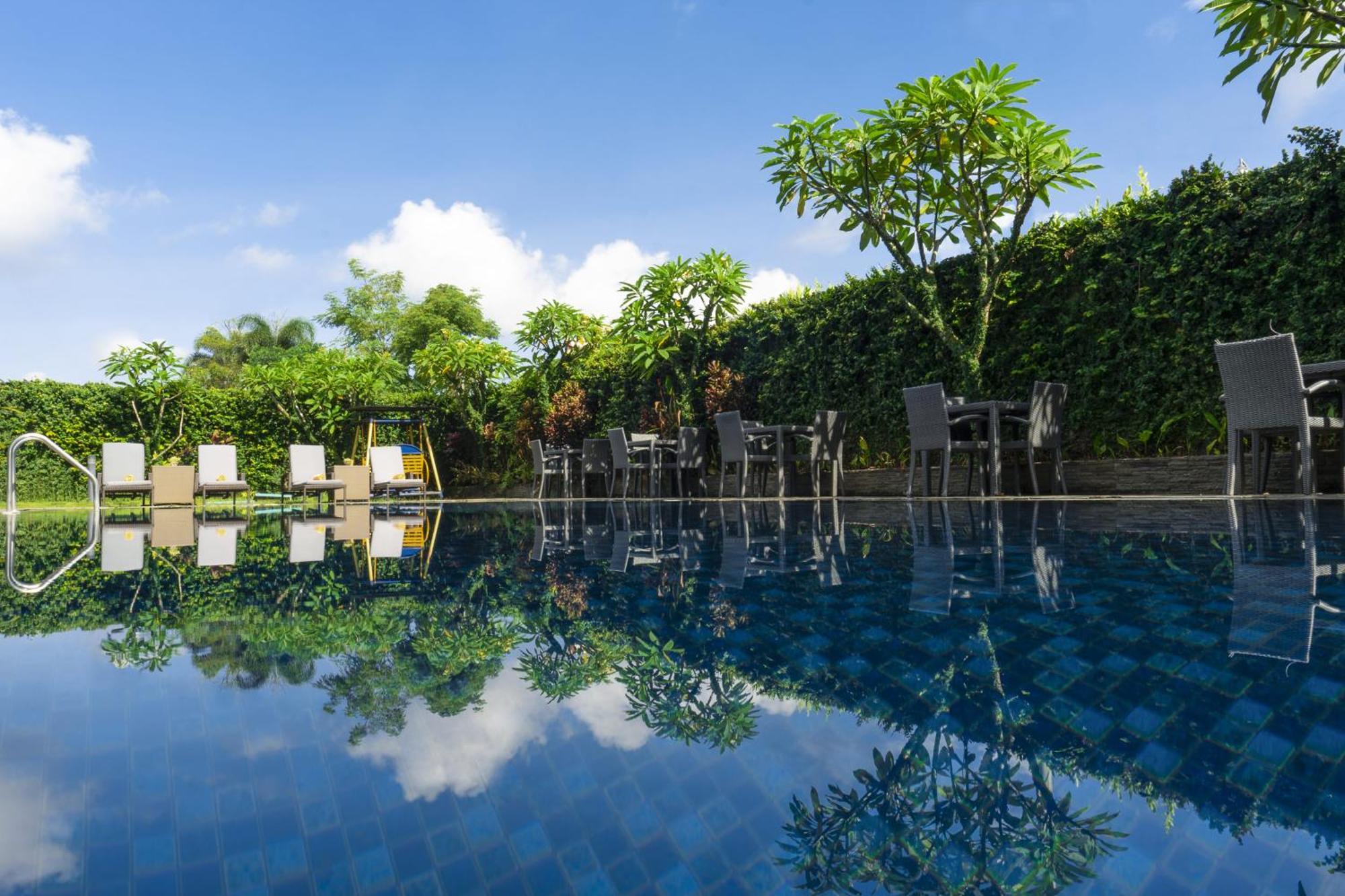 Solaris Hotel Malang Buitenkant foto
