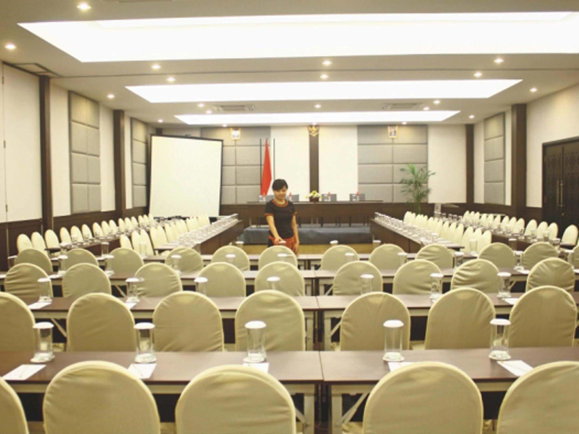 Solaris Hotel Malang Buitenkant foto