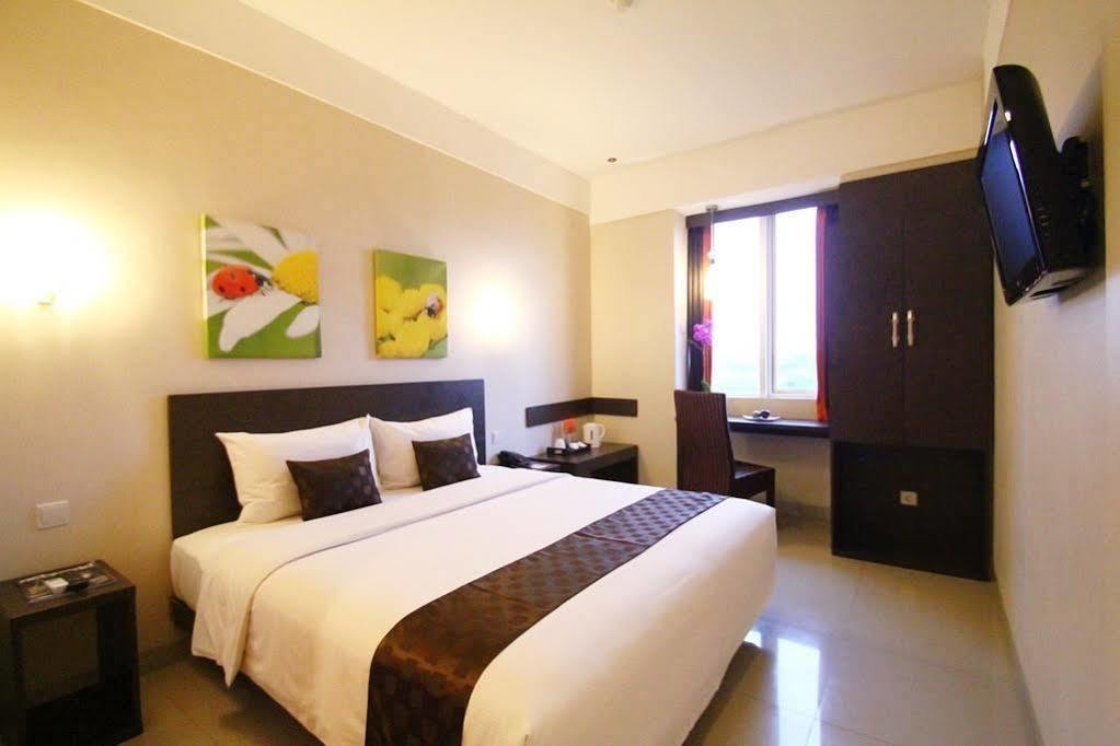 Solaris Hotel Malang Buitenkant foto