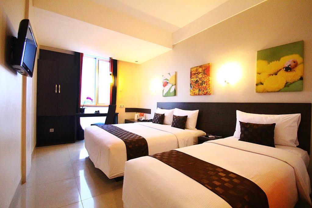 Solaris Hotel Malang Buitenkant foto